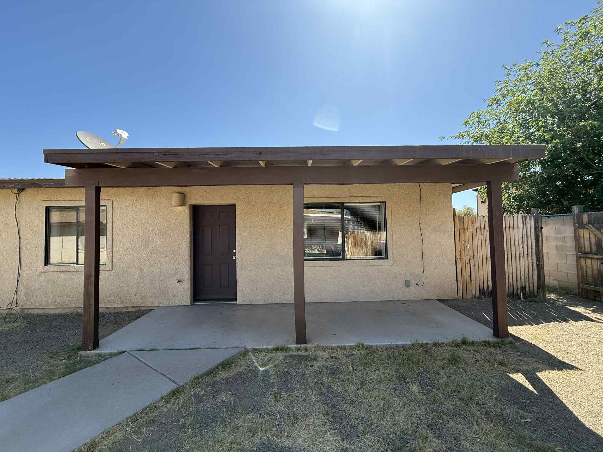 320 E Blacklidge Dr #2 - 1